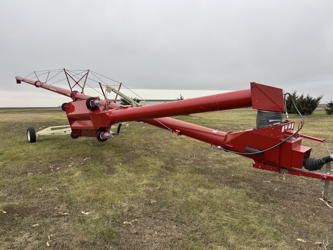 Image of Buhler Farm King 1370 Primary image