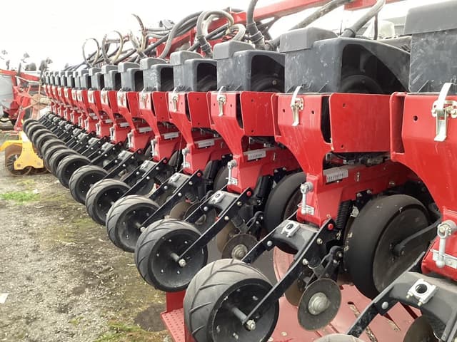 Image of Case IH 1245 equipment image 4