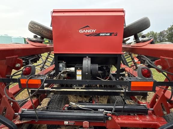 Image of Case IH 330 equipment image 3