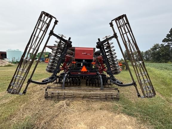Image of Case IH 330 equipment image 4