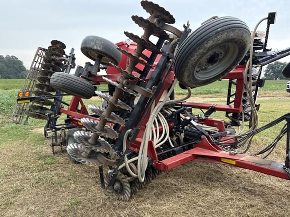 Image of Case IH 330 equipment image 2