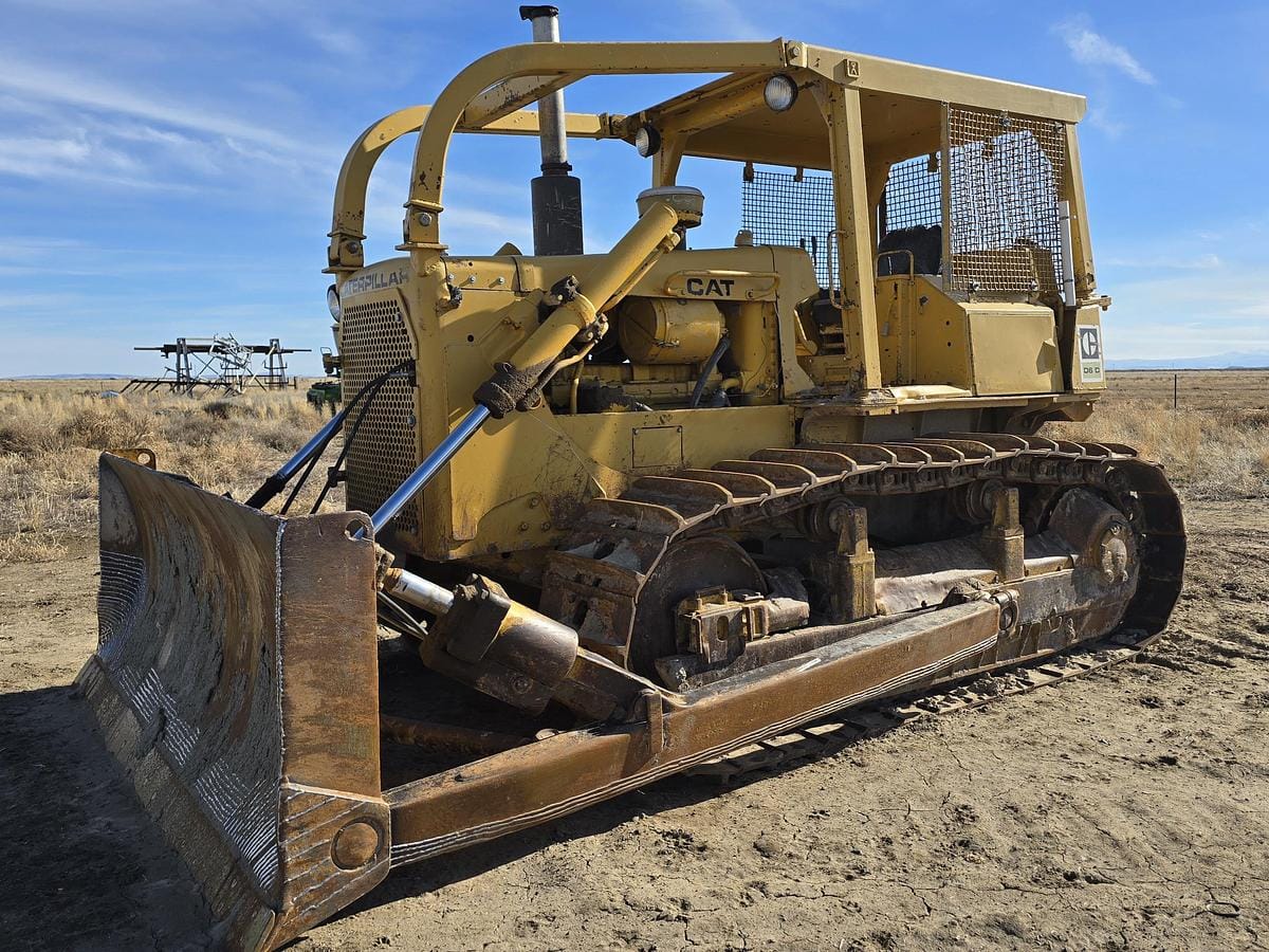 Caterpillar D6D Equipment Image0