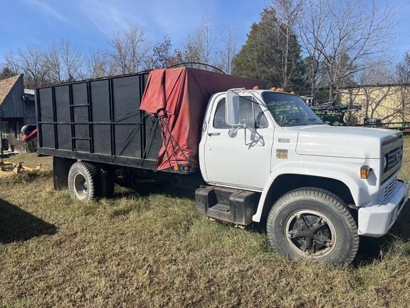 Chevrolet C60 Equipment Image0