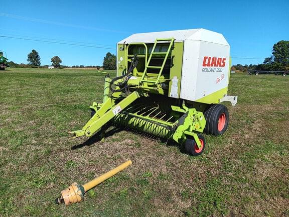 Image of CLAAS Rollant 250 equipment image 2