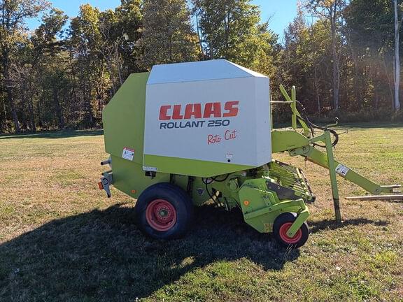 Image of CLAAS Rollant 250 equipment image 3