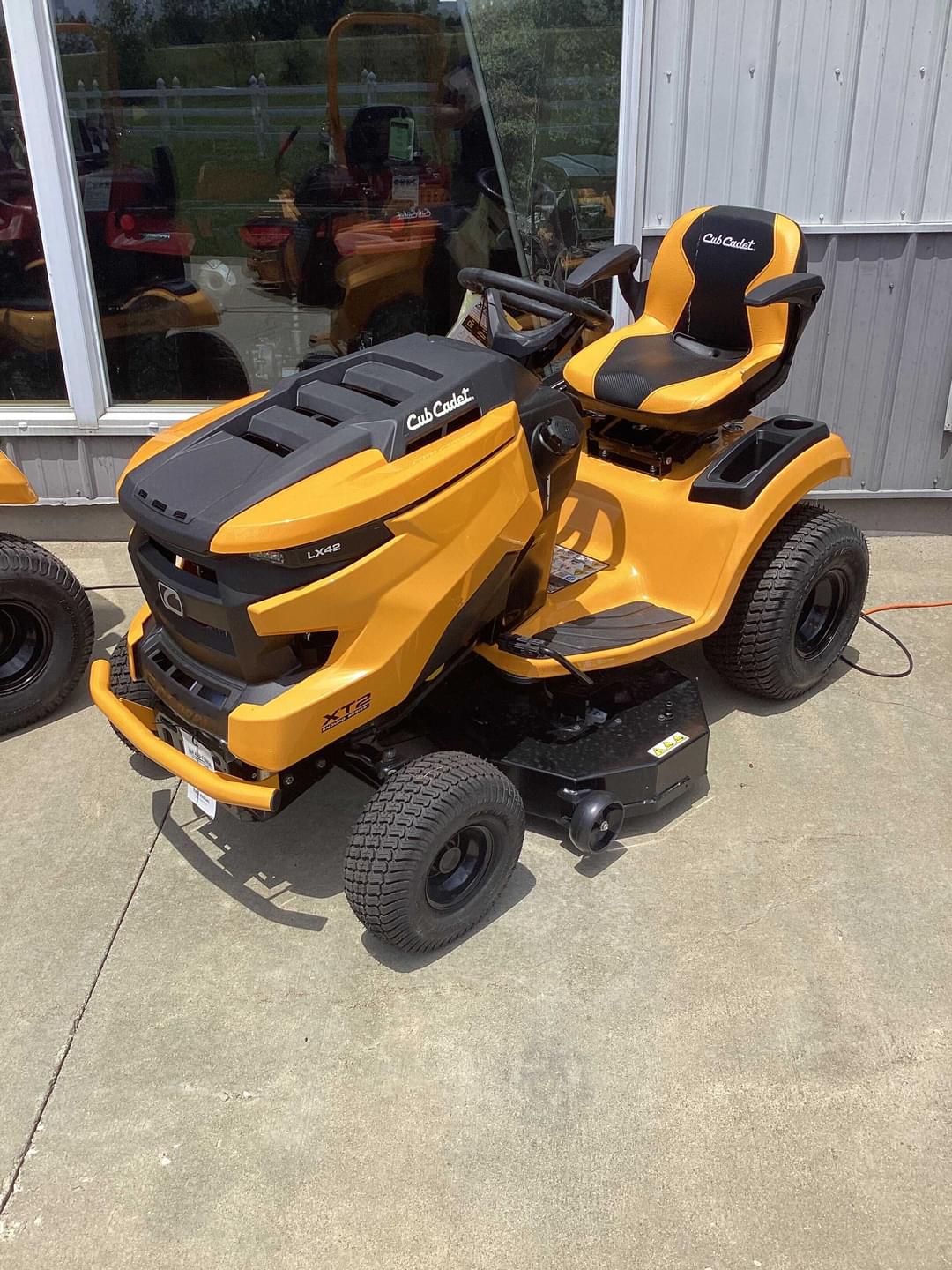 Image of Cub Cadet XT2 LX42 Primary Image