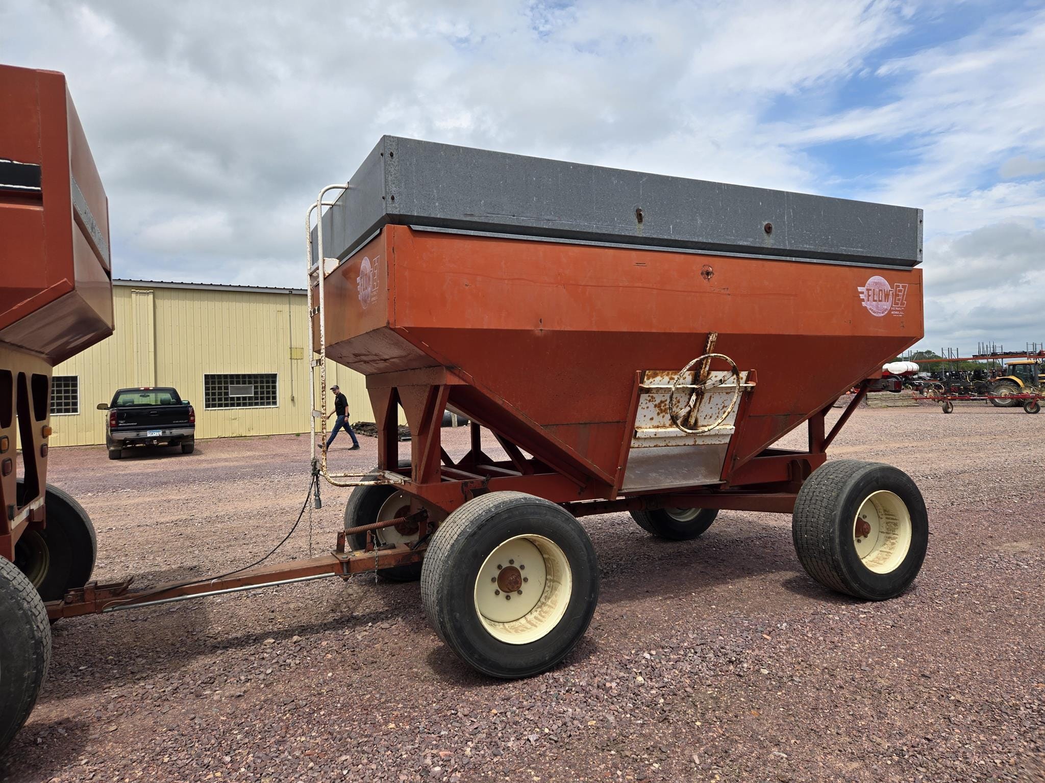 E-Z Trail 450 Equipment Image0