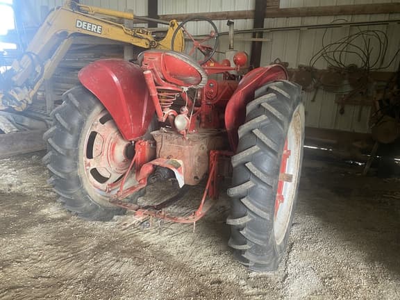 Image of Farmall H equipment image 3