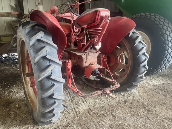 Image of Farmall H equipment image 4