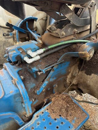 Image of Ford 4610 equipment image 3