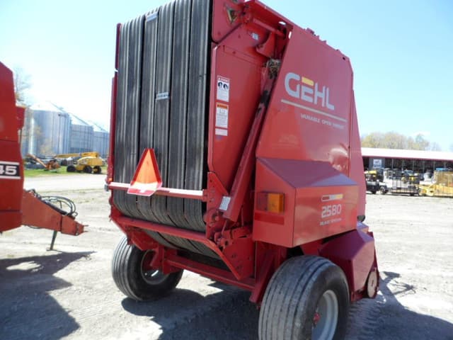 Image of Gehl 2580 equipment image 4