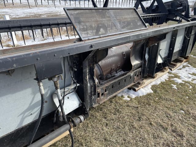Image of Gleaner 520 equipment image 3
