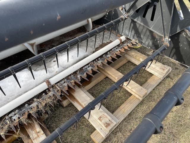 Image of Gleaner 520 equipment image 4