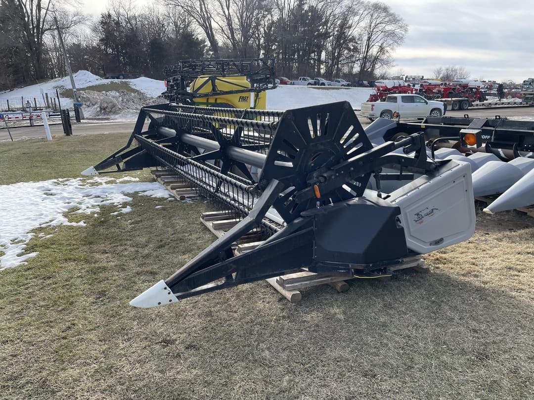 Image of Gleaner 520 Primary image