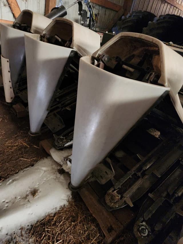Image of Gleaner 630 equipment image 3