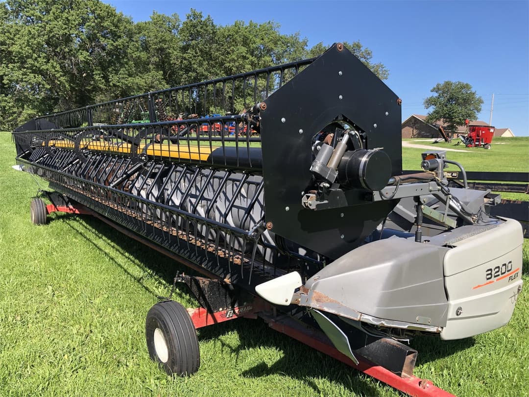 Image of Gleaner 8200 Image 0