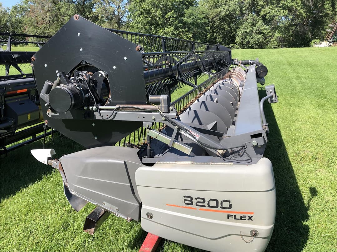 Image of Gleaner 8200 Image 1