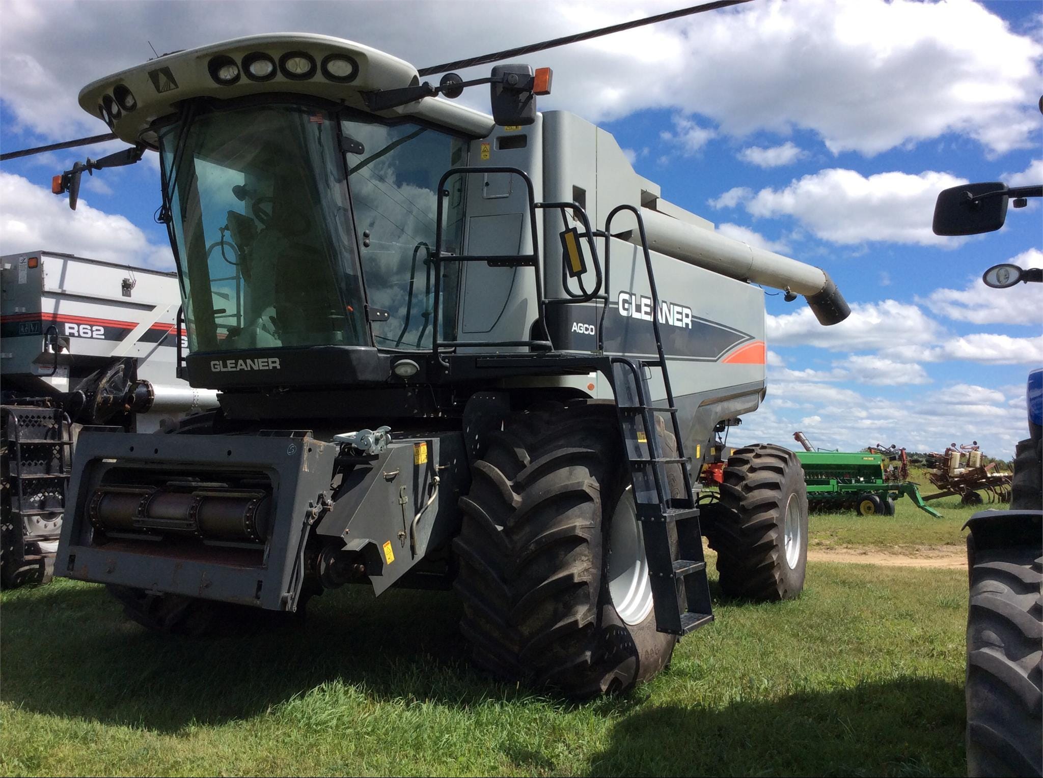 Gleaner A76 Equipment Image0