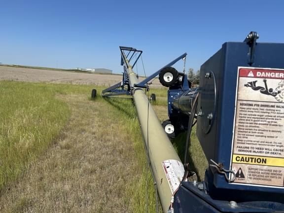 Image of Harvest International H1072 equipment image 2