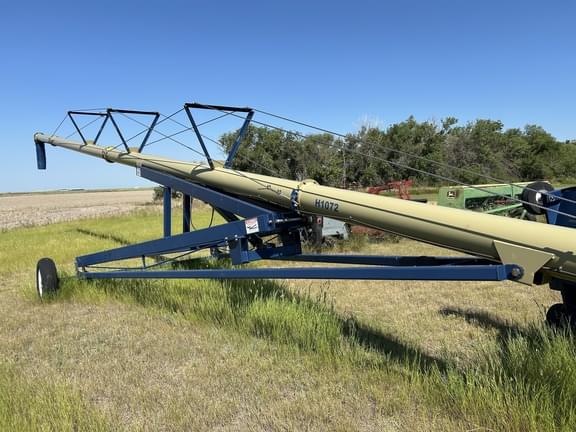 Image of Harvest International H1072 equipment image 1