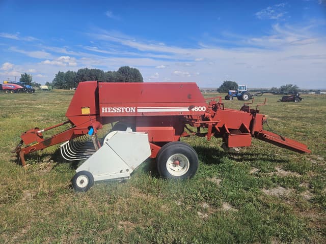 Image of Hesston 4600 equipment image 1