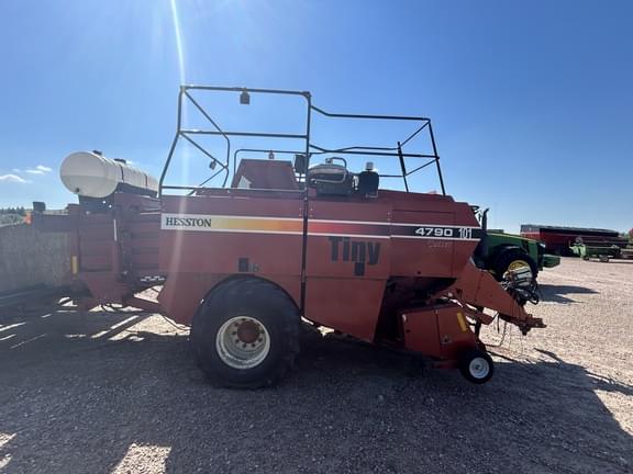 Image of Hesston 4790 equipment image 3
