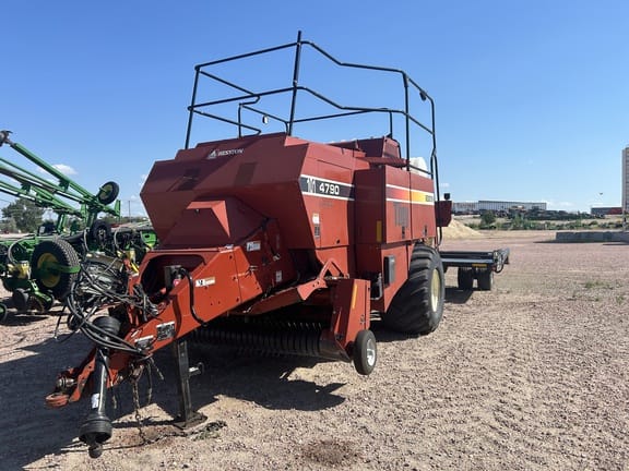 Hesston 4790 Equipment Image0