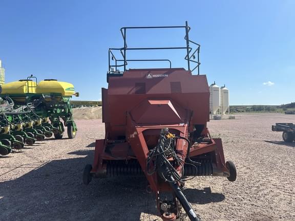Image of Hesston 4790 equipment image 1