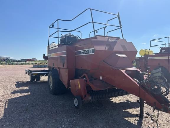 Image of Hesston 4790 equipment image 2