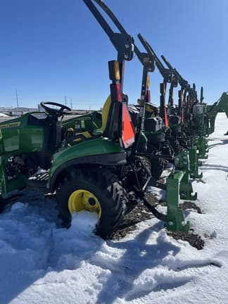 Image of John Deere 1023E equipment image 4