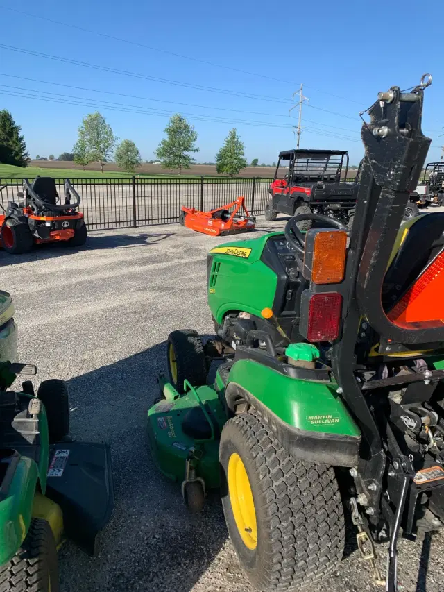 Image of John Deere 1025R equipment image 3