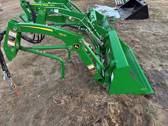 John Deere 120R Equipment Image0
