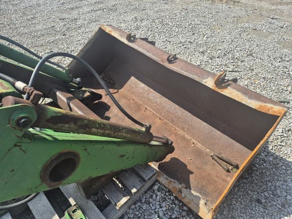 Image of John Deere 148 equipment image 4