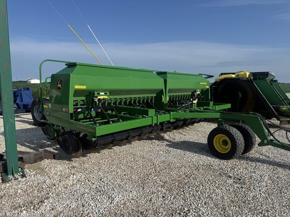 John Deere 1590 Equipment Image0