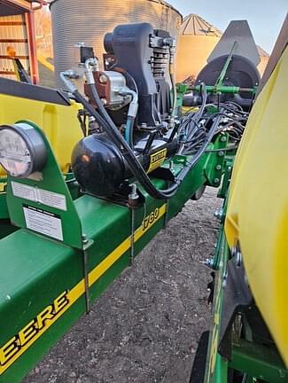 Image of John Deere 1760 equipment image 3