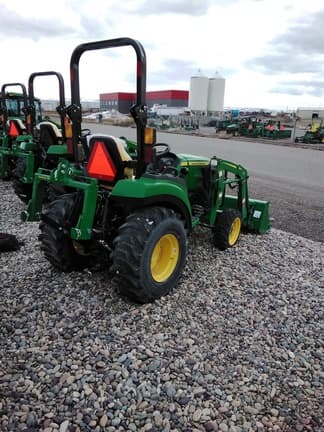 Image of John Deere 2032R equipment image 4