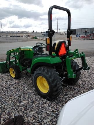 Image of John Deere 2032R equipment image 3