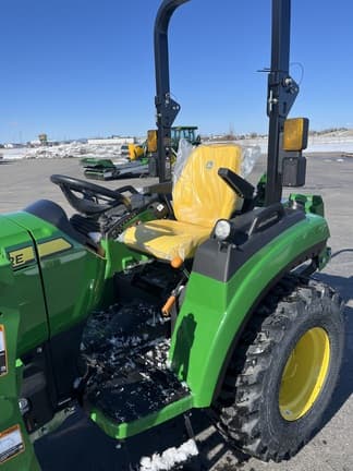 Image of John Deere 2038R equipment image 4