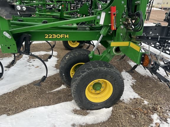 Image of John Deere 2230FH equipment image 3