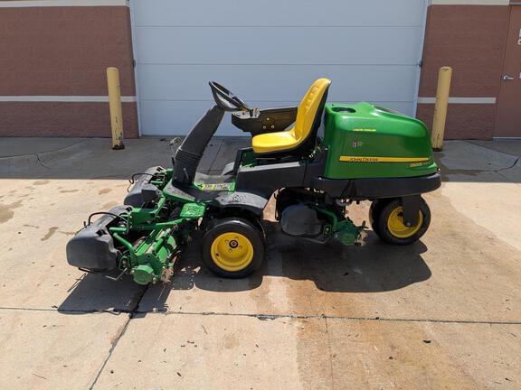 Image of John Deere 2500E equipment image 2