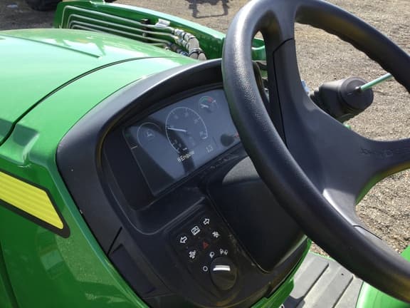 Image of John Deere 3032E equipment image 3