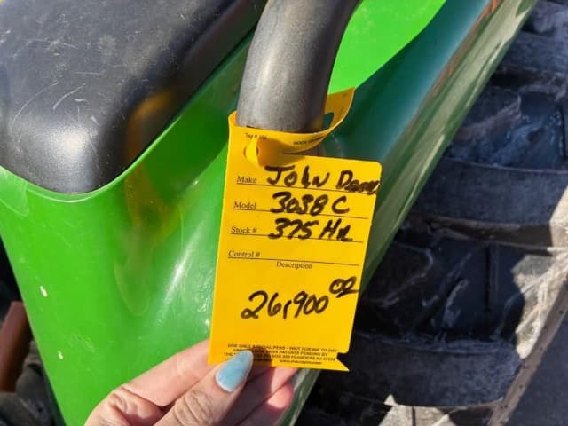Image of John Deere 3038E equipment image 4