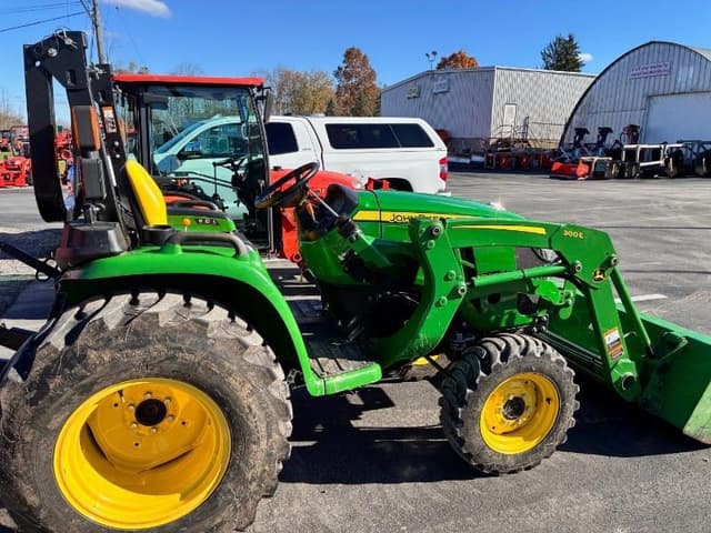 Image of John Deere 3038E equipment image 1