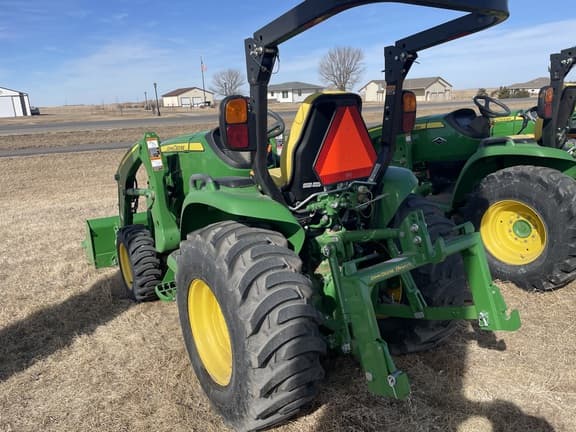 Image of John Deere 3039R equipment image 2