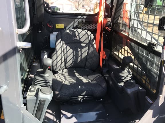 Image of John Deere 317G equipment image 4