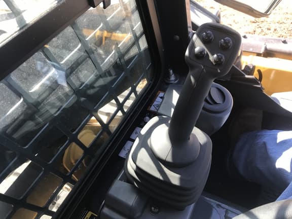 Image of John Deere 317G equipment image 2