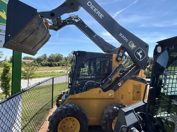 Image of John Deere 320G equipment image 3