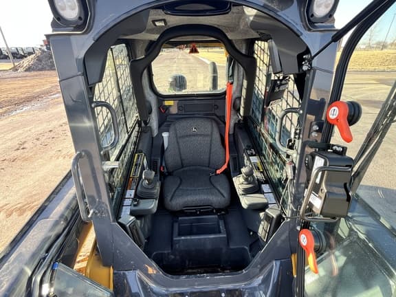 Image of John Deere 320G equipment image 4