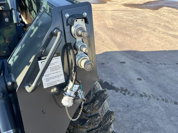 Image of John Deere 320G equipment image 2