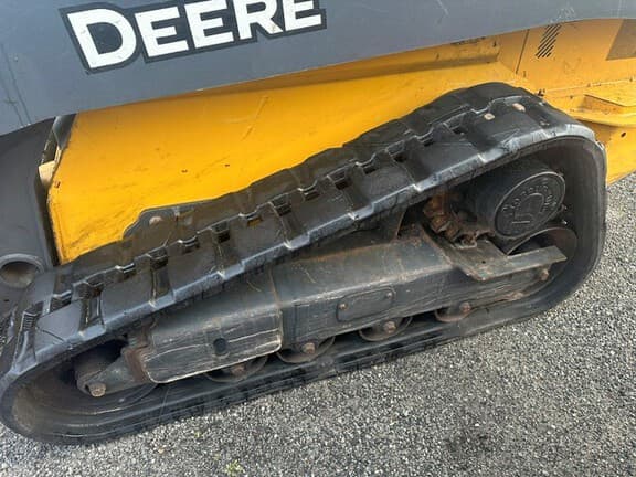 Image of John Deere 325G equipment image 4